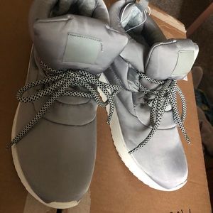 Women’s fashion shoes